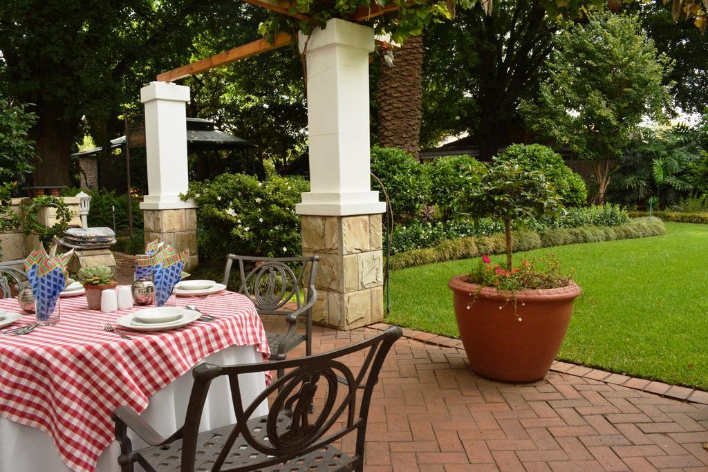 Le Chateau Guest House And Conference Centre Kempton Park Exterior foto
