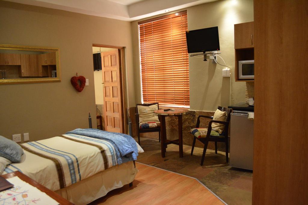 Le Chateau Guest House And Conference Centre Kempton Park Exterior foto
